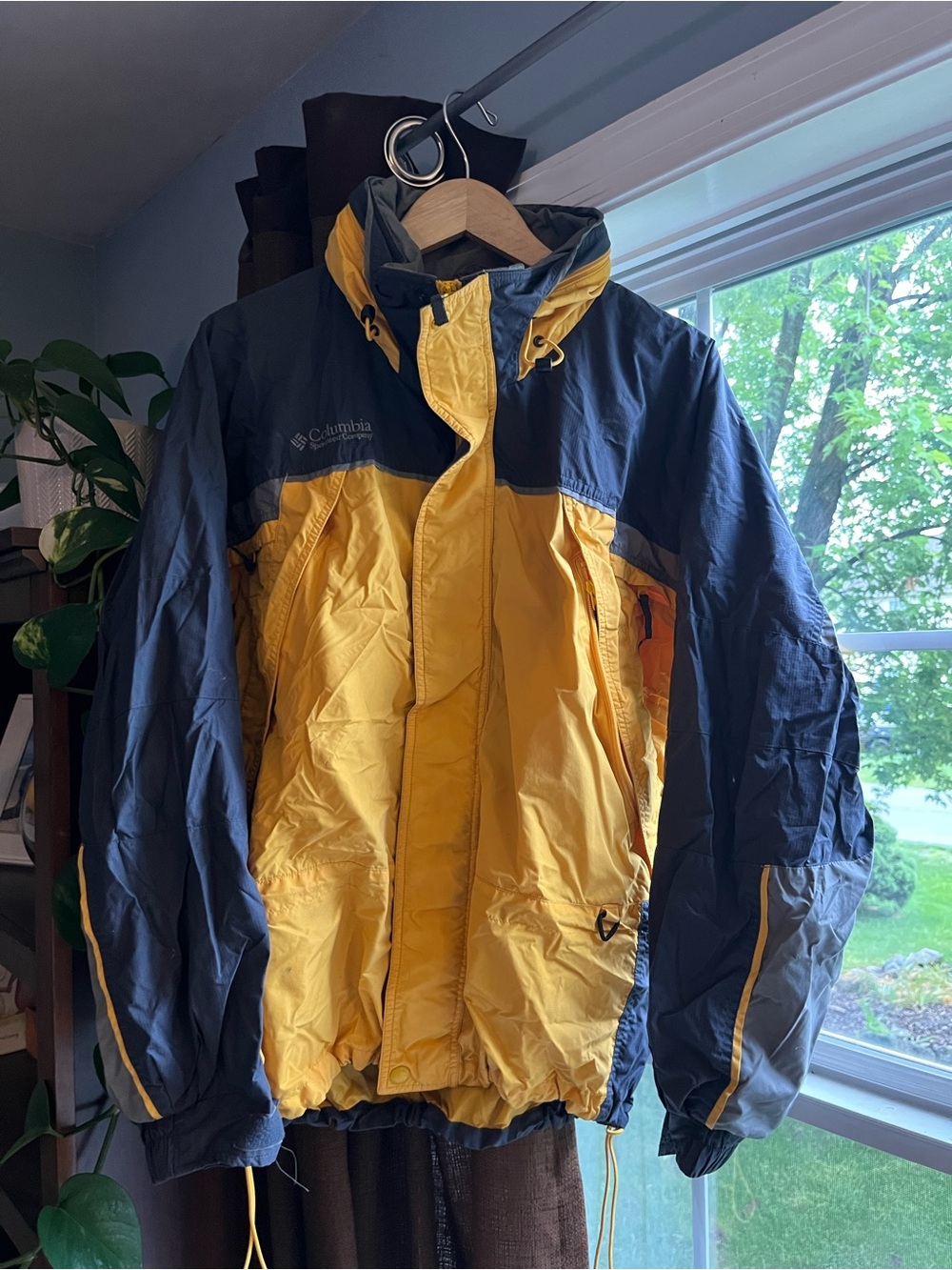 Columbia Fire Ridge Men’s Yellow and Navy Ski Jacket with Hood